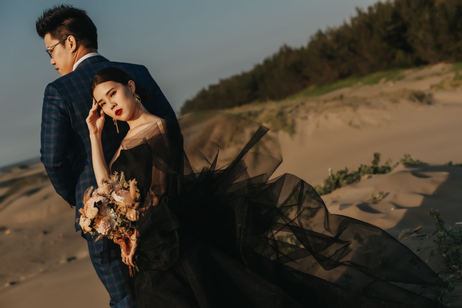 高雄婚紗攝影 海岸沙丘黑色禮服
