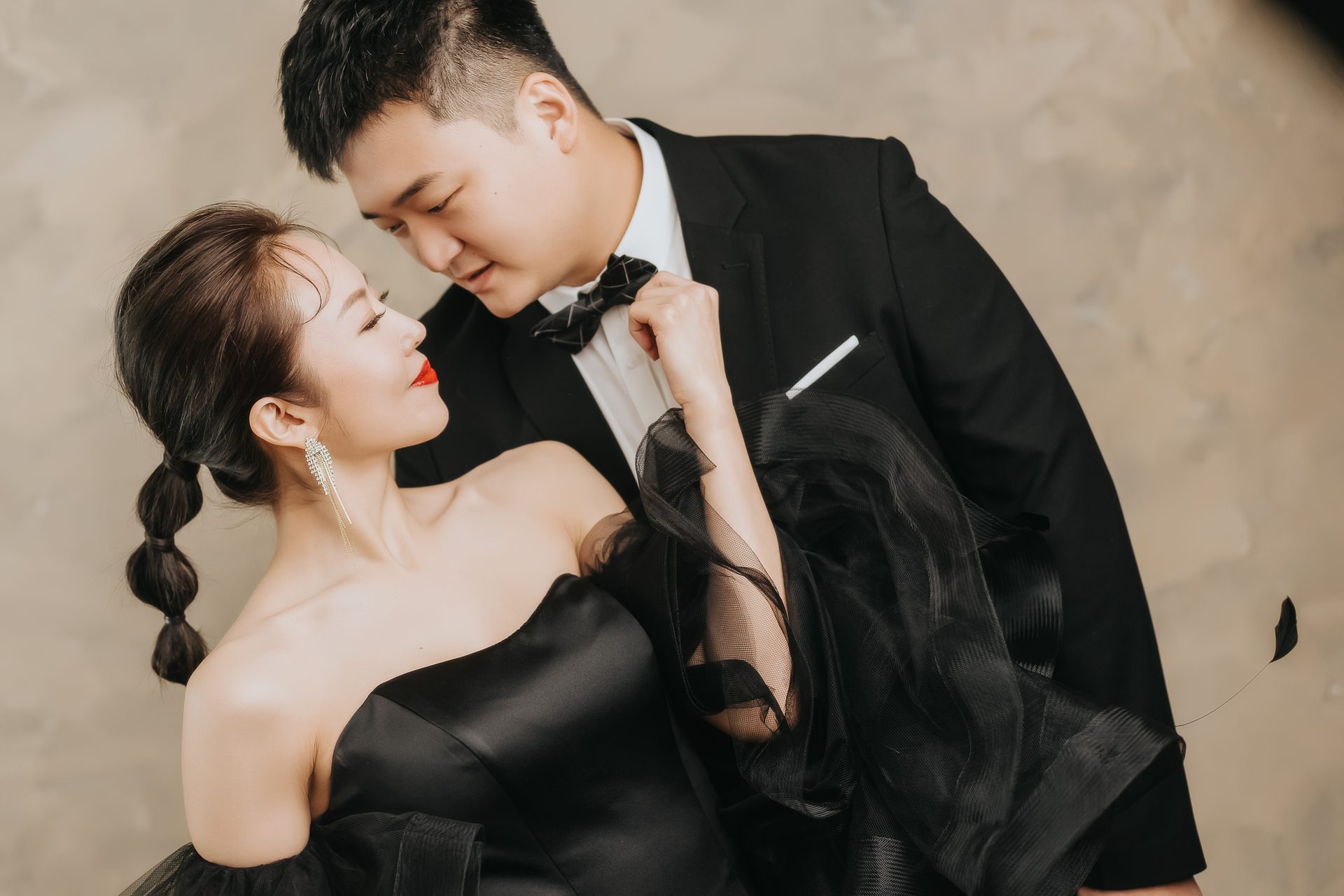 高雄婚紗攝影 黑禮服親密互動