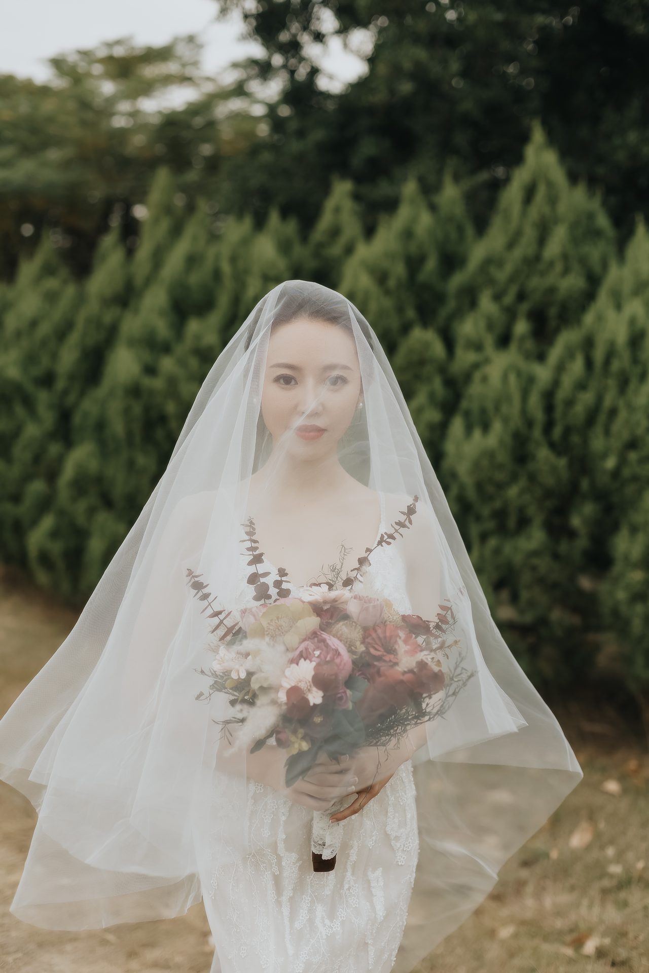 高雄婚紗攝影 頭紗新娘手捧花束