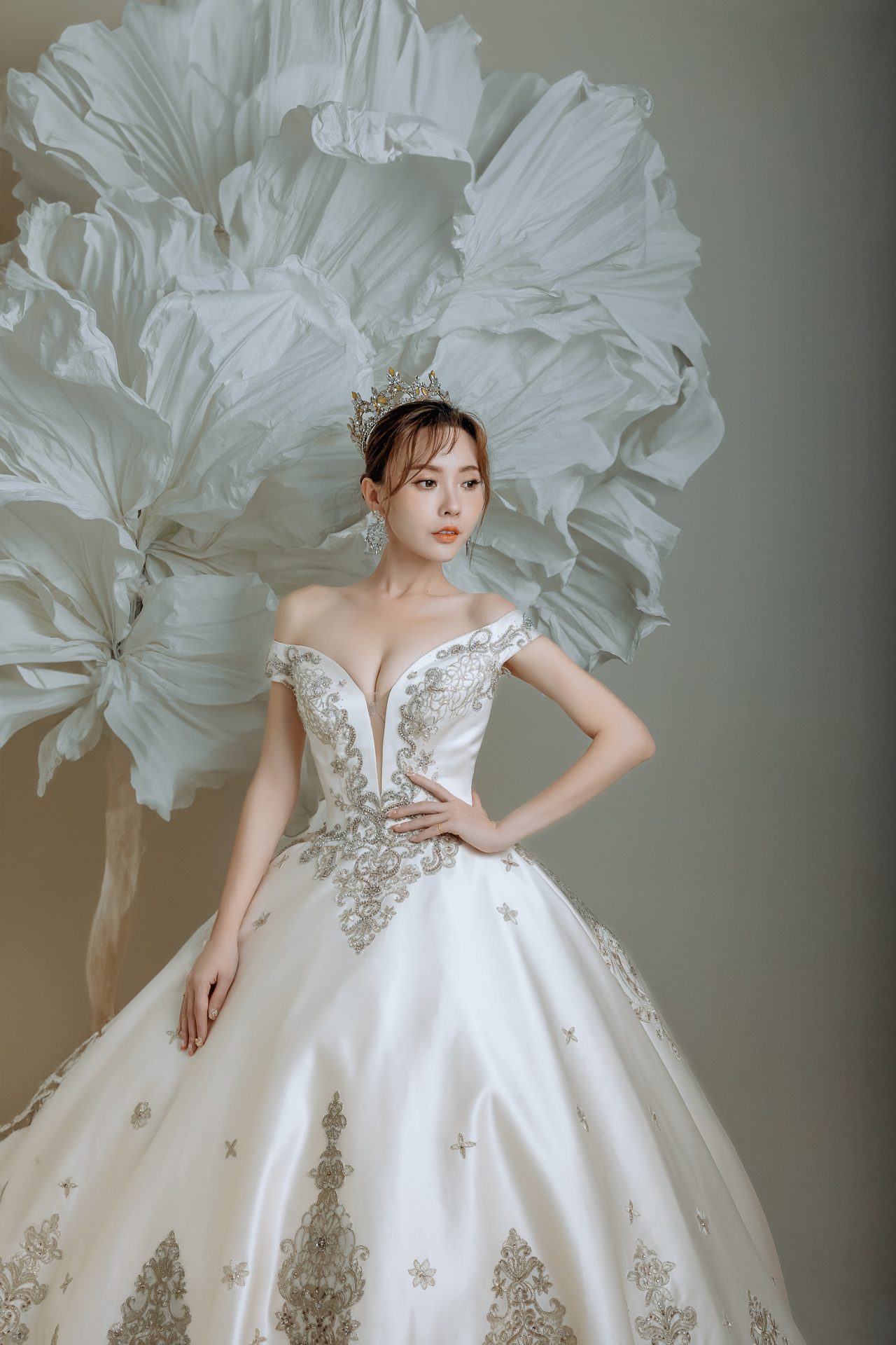 高雄婚紗攝影 蕾絲露肩禮服細節