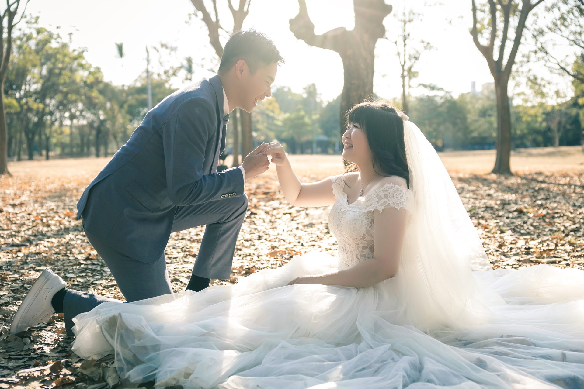 高雄婚紗攝影 草地單膝跪地求婚重現