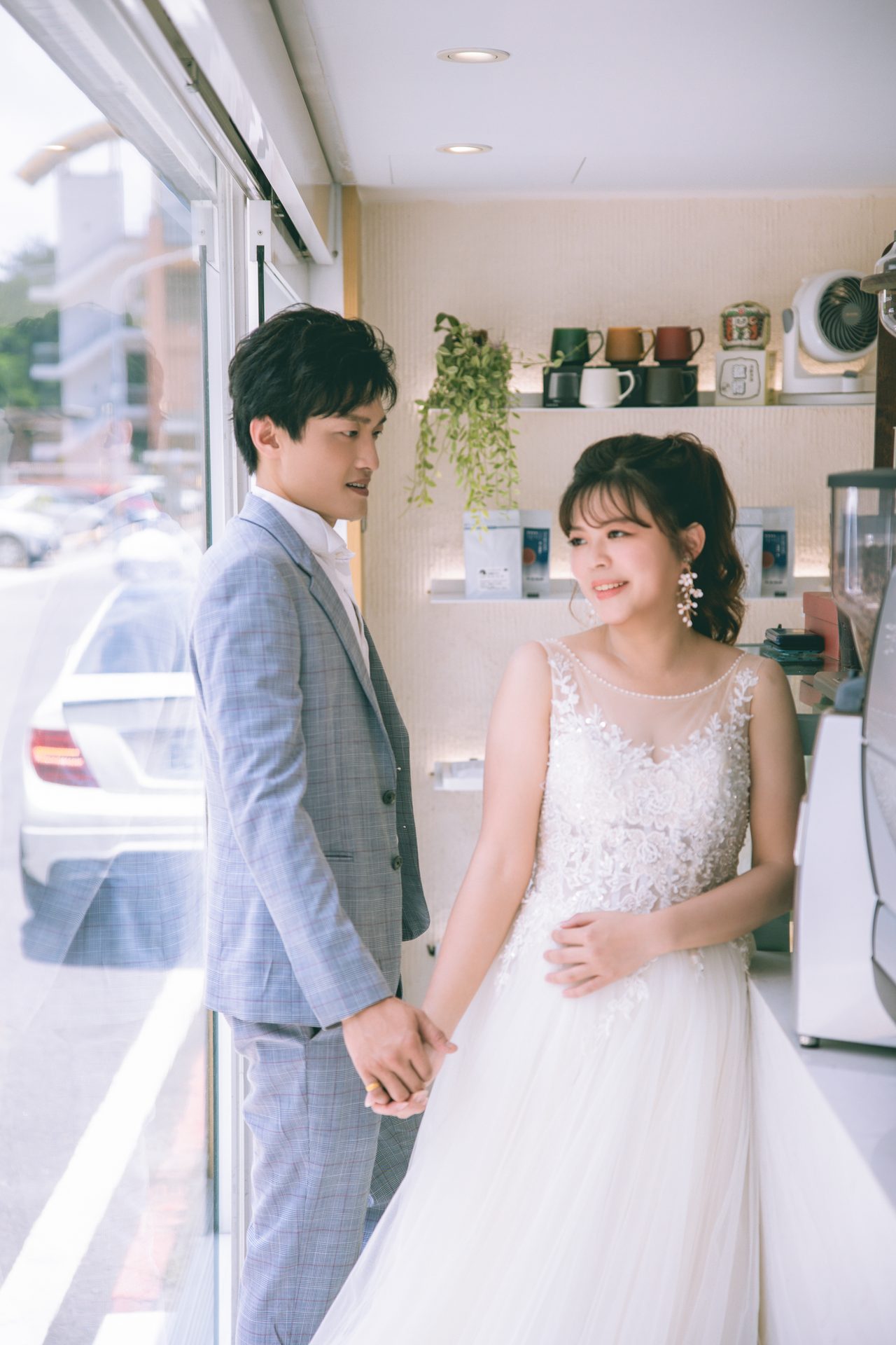 高雄婚紗攝影 街邊店面新人合影