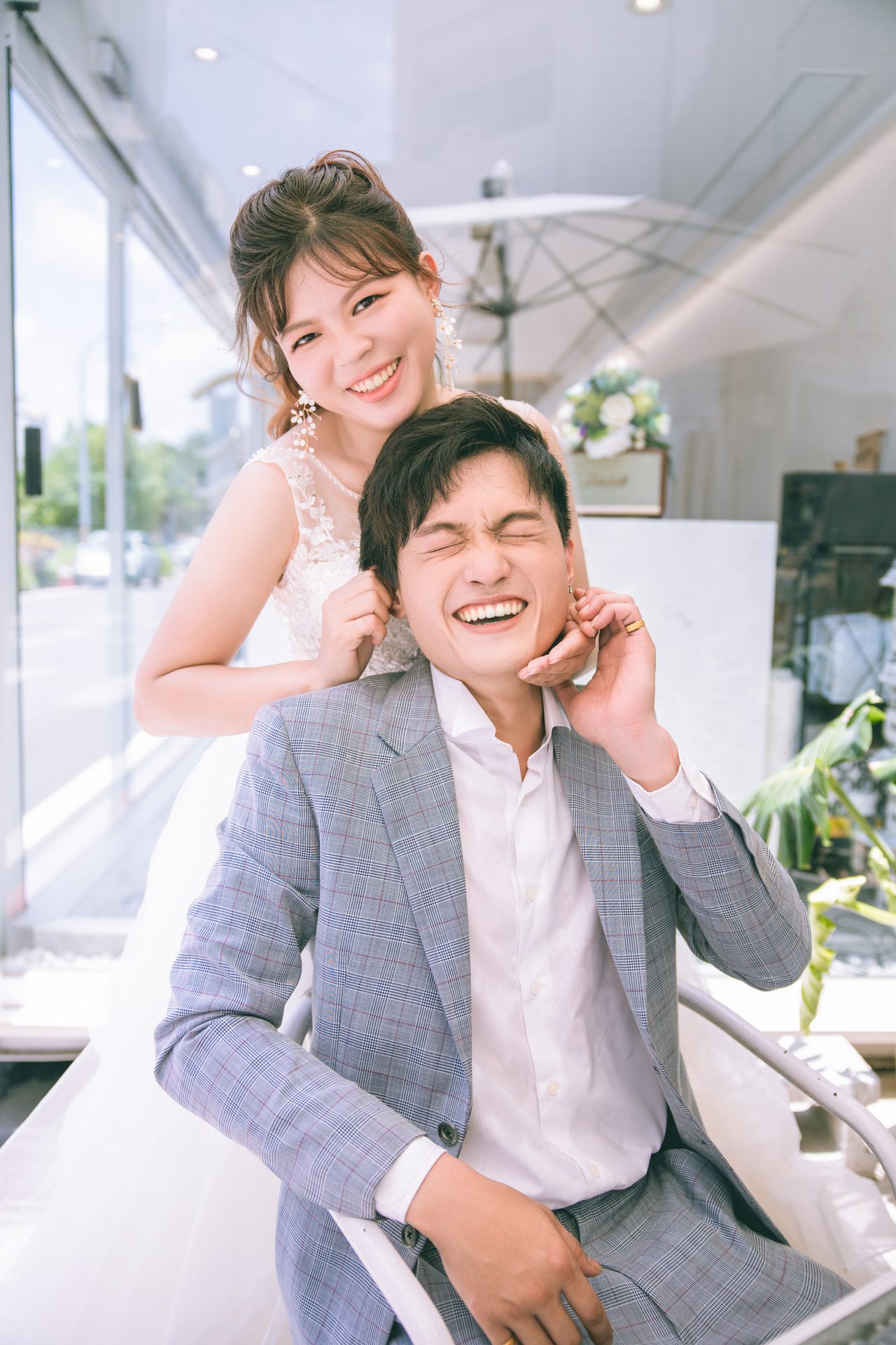 高雄婚紗攝影 俏皮摸耳互動