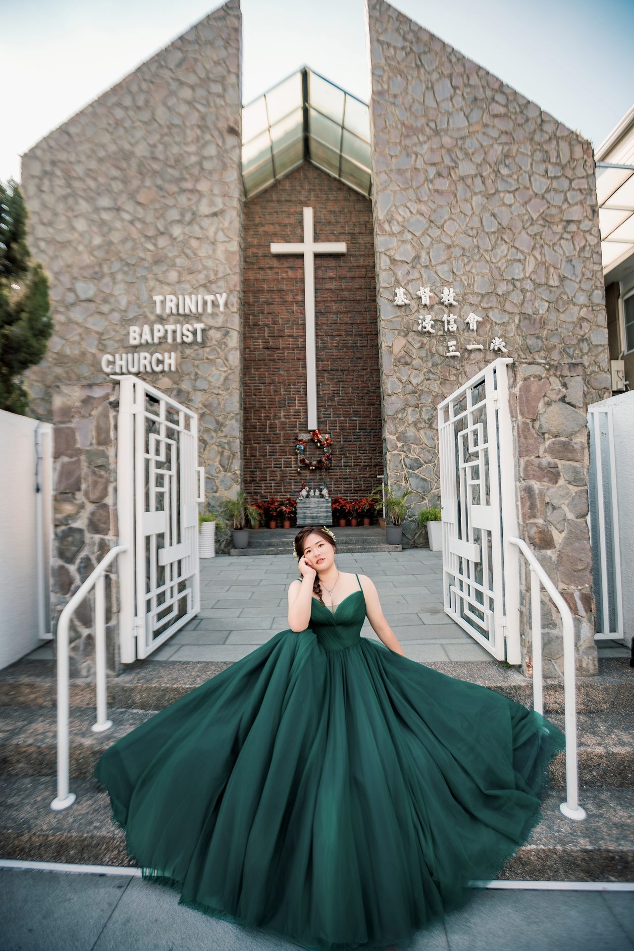 高雄婚紗攝影 綠色禮服教堂拖尾