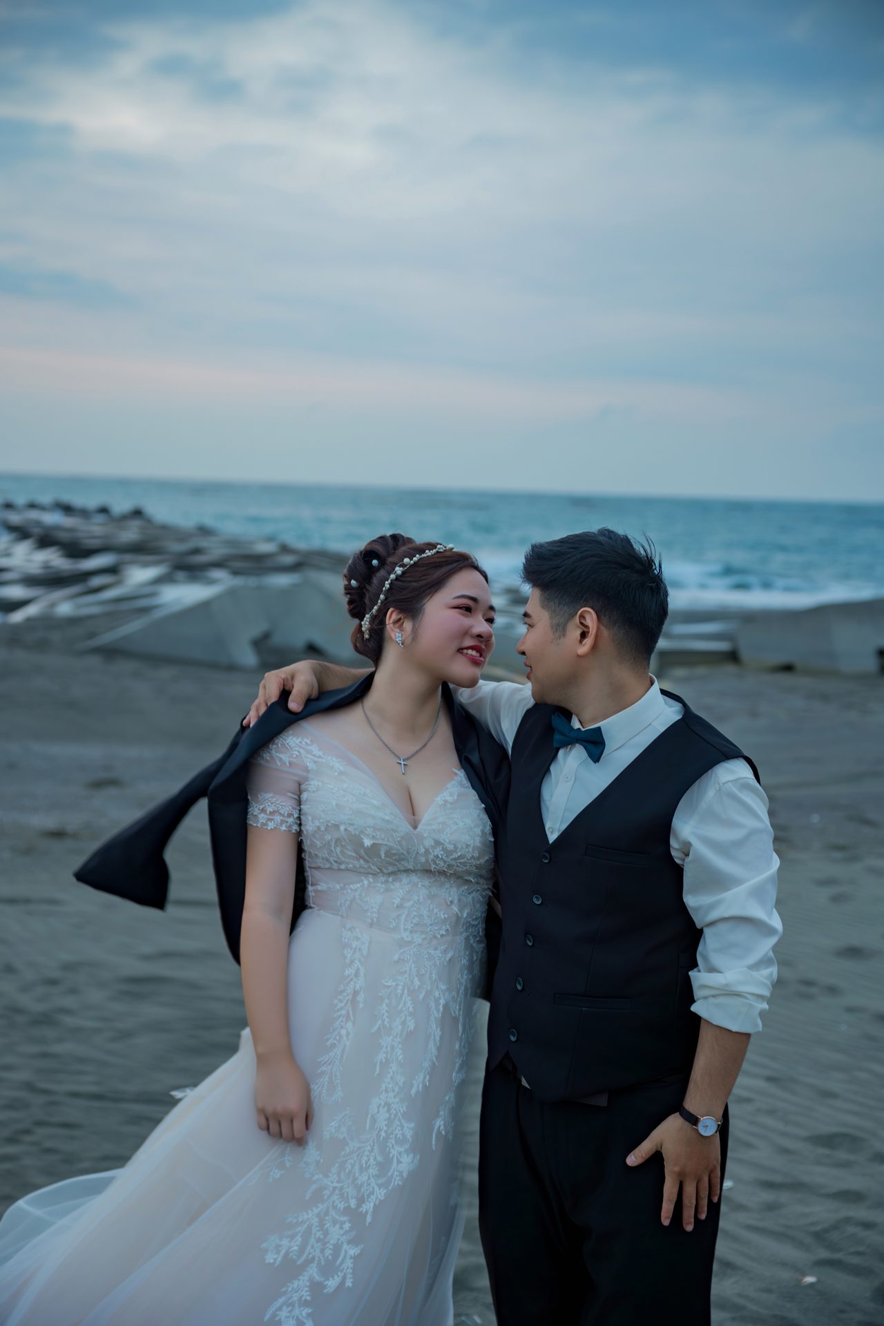 高雄婚紗攝影 海灘夕陽甜蜜相依
