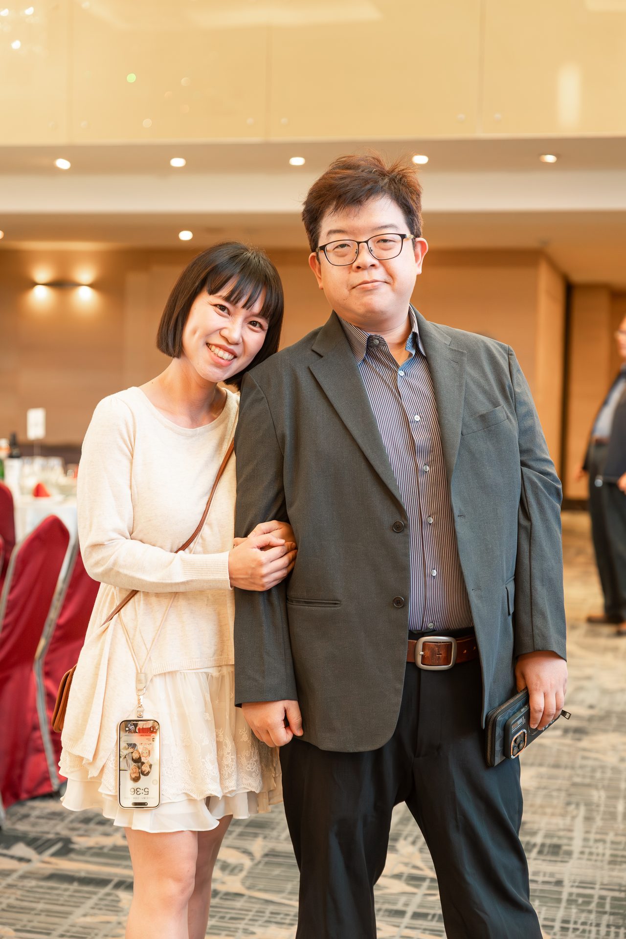 新娘與父親於婚宴會場的溫馨合影,高雄婚禮攝影