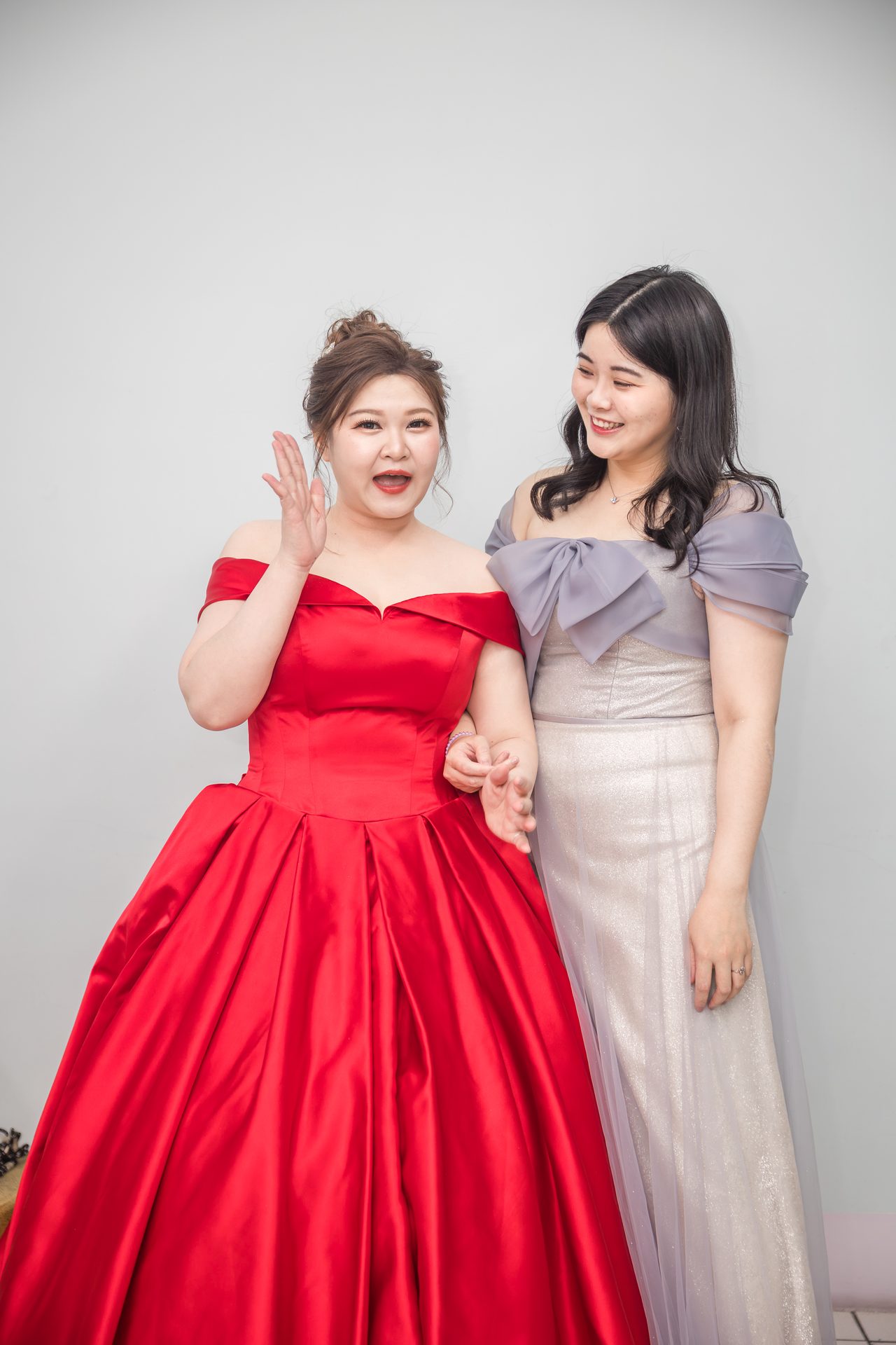 身著紅色澎裙禮服的新娘人像,高雄婚攝