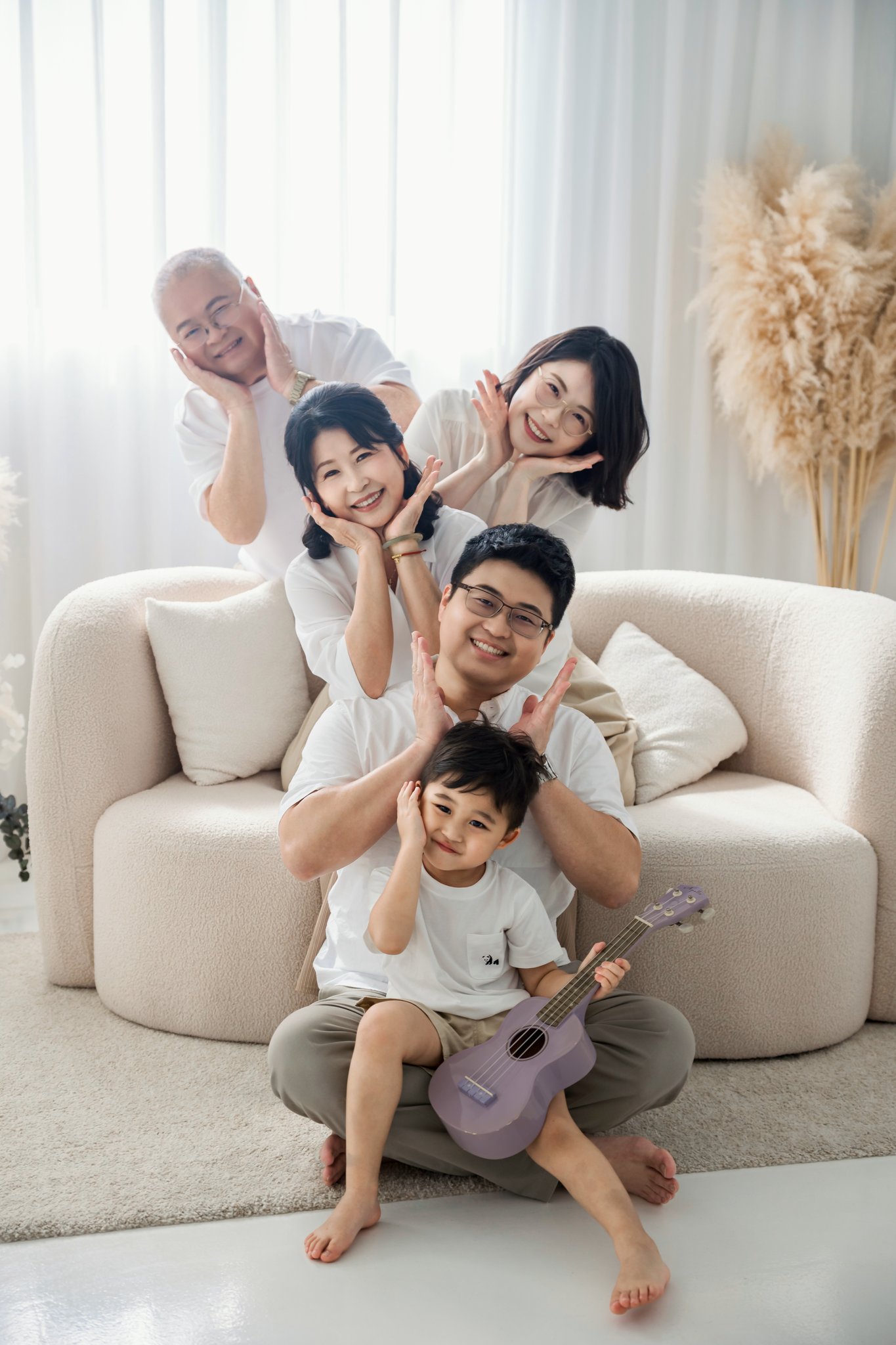 高雄親子攝影，小朋友與家人互動時的生動表情